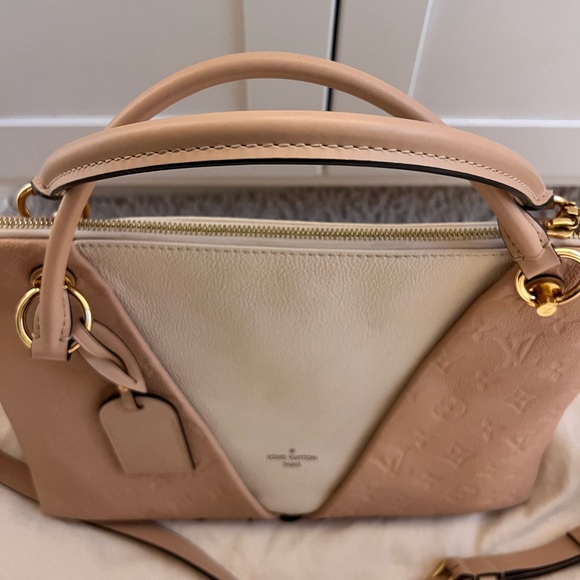 Louis Vuitton V tote MM - Picture 3 of 14